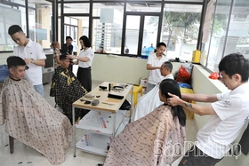 Lan tỏa yêu thương từ những “salon đặc biệt”