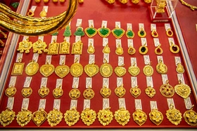 Giá vàng hôm nay 28/4/2026 rơi mạnh, vàng SJC tiếp tục điều chỉnh