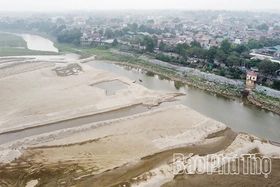 Sông Thao khan cạn kỷ lục