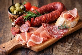 5 nhóm thực phẩm cần tránh khi bị loãng xương