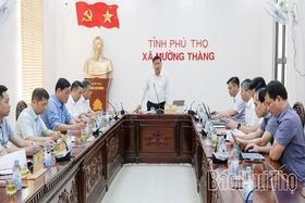 Phó Chủ tịch UBND tỉnh Đinh Công Sứ làm việc với xã Mường Thàng về quy hoạch, bố trí tái định cư vùng sạt lở