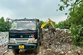 Đại Đình khẩn trương xử lý bãi rác quá tải