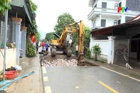 Xử lý điểm sụt lún mặt đường xã Yên Thủy