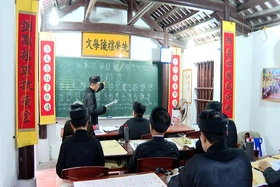 Những người giữ “hồn chữ cổ” ở Thổ Tang