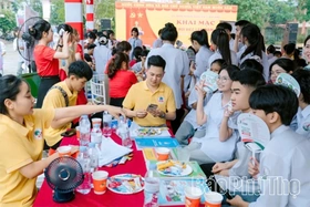 Over 200 Workers Register for Jobs at Cam Khe Commune Job Fair