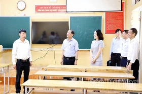 Phó Chủ tịch UBND tỉnh Nguyễn Khắc Hiếu kiểm tra công tác chuẩn bị thi vào lớp 10 và thi tốt nghiệp THPT