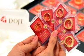 Giá vàng sáng 18/5 tiếp tục điều chỉnh giảm theo giá thế giới
