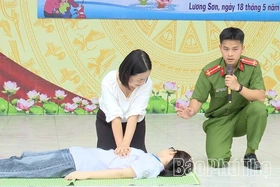 Trang bị kiến thức, kỹ năng về an toàn giao thông và phòng, chống đuối nước cho trên 300 cán bộ, giáo viên, học sinh
