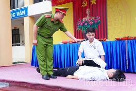 Tuyên truyền kỹ năng phòng vệ cho học sinh trước nguy cơ đuối nước, tai nạn giao thông dịp hè