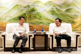 Chairman Tran Duy Dong Visits and Holds Working Session at Phu My Hung Urban Area