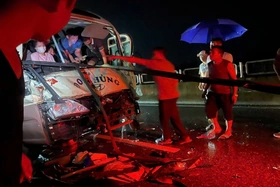 Tai nạn nghiêm trọng trên cao tốc Tuyên Quang - Phú Thọ, giao thông ùn tắc kéo dài