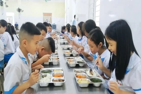 Cách giúp trẻ hình thành thói quen ăn uống lành mạnh trong ngày hè