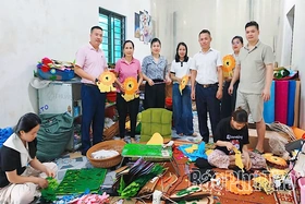 Kiểm tra, giám sát hoạt động tín dụng chính sách tại khu Sào, xã Kim Bôi