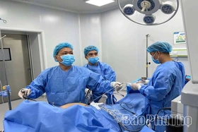 Phẫu thuật nội soi xử trí túi mật hoại tử, lấy sỏi an toàn cho bệnh nhân lớn tuổi