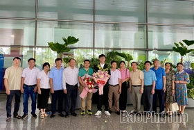 Đón học sinh đoạt Huy chương Bạc Olympic Vật lí Châu Âu