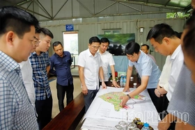 Vice Chairman of the Provincial People’s Committee Vu Viet Van Directs Resolution of Obstacles for 2 Projects in Luong Son Commune