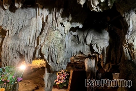 Huyền ảo động Phong Sơn