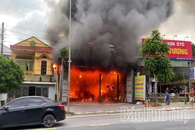 Cháy xưởng nội thất ô tô tại xã Phù Ninh, nhiều tài sản bị thiêu rụi
