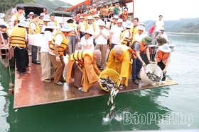 Tái tạo nguồn lợi thủy sản bền vững