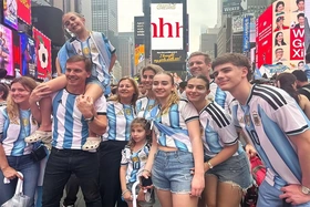 Chung kết World Cup 2026: Cổ động viên Argentina biến New York thành sàn diễn Tango