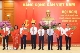 Công bố các quyết định của Bộ Chính trị, Ban Bí thư về công tác cán bộ