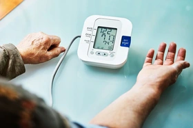 Người cao tuổi tăng huyết áp có dễ bị xuất huyết não?