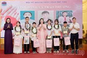 Hội Nữ doanh nhân tỉnh khen thưởng các con đỡ đầu