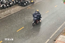 Thời tiết ngày 9/8: Bắc Bộ và Trung Bộ ngày nắng nóng, Nam Bộ có mưa dông