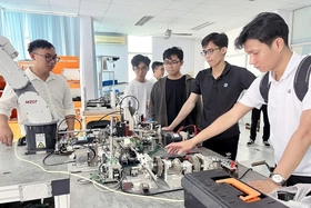 Hoàn thiện cơ chế triển khai học bổng cho người học ngành công nghệ chiến lược
