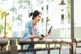 Vừa sạc pin vừa dùng điện thoại có hại pin như nhiều người vẫn nghĩ?