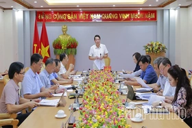 Thẩm tra các dự thảo nghị quyết về đầu tư công, đất đai, rừng