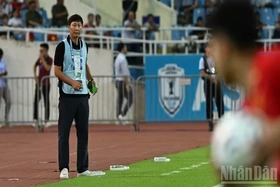 HLV Kim Sang Sik: Đình Bắc đã vượt qua áp lực và có màn trình diễn xuất sắc