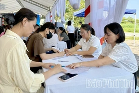 Job Fair in Vinh Tuong Commune Attracts Nearly 300 Job Seekers