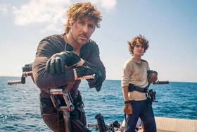 Ryan Gosling hé lộ những hình ảnh đầu tiên của bom tấn Star Wars mới