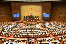 Quốc hội tiếp tục thảo luận về hai siêu dự án giao thông Đồng bằng sông Hồng