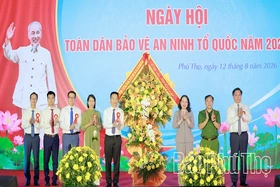 Phó Chủ tịch nước Võ Thị Ánh Xuân dự Ngày hội toàn dân bảo vệ an ninh Tổ quốc tại Công ty TNHH Công nghệ COSMOS 1