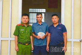 Trao trả hơn 14 triệu đồng cho người đánh rơi