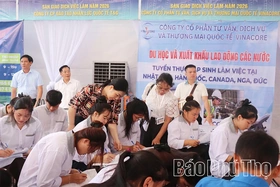 Trên 300 lao động tham gia Phiên giao dịch việc làm lưu động xã Vân Sơn