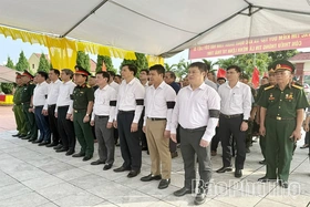 Lấy mẫu hài cốt liệt sĩ tại các nghĩa trang liệt sĩ trên địa bàn xã Thổ Tang