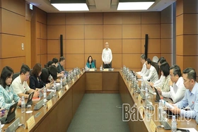 Đại biểu Quốc hội tỉnh Phú Thọ thảo luận ở tổ về một số nội dung quan trọng