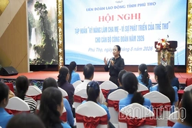 Trên 300 cán bộ công đoàn được tập huấn kỹ năng làm cha mẹ