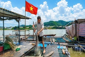 Neo mình&nbsp;bên dòng Đà&nbsp;Giang