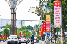 Đất Tổ rực sắc đỏ mừng Quốc khánh