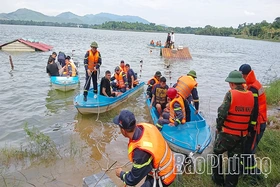 Tổ chức luyện tập, quay phim vận hành cơ chế phương án xử lý tình huống cứu người dân mắc kẹt trong mưa lũ