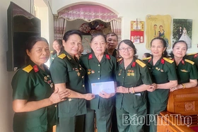 Ban Liên lạc nữ chiến sĩ Trường Sơn thăm hỏi, động viên hội viên có hoàn cảnh khó khăn