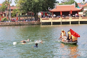 Xã Phùng Nguyên: Trò chơi “Bơi lội bắt vịt” tạo sức hút trong dịp nghỉ lễ 2/9