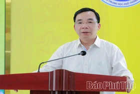 Chuẩn bị chu đáo các điều kiện phục vụ lễ khai giảng, tạo không khí phấn khởi cho cán bộ, giáo viên và học sinh bước vào năm học mới