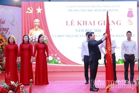 Phó Bí thư Thường trực Tỉnh ủy Bùi Văn Quang dự khai giảng tại Trường Tiểu học Đinh Tiên Hoàng