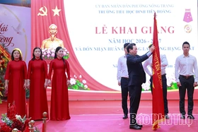 Phó Bí thư Thường trực Tỉnh ủy Bùi Văn Quang dự khai giảng tại Trường Tiểu học Đinh Tiên Hoàng