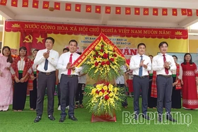 Các đồng chí lãnh đạo tỉnh Phú Thọ dự lễ khai giảng năm học 2026 - 2027